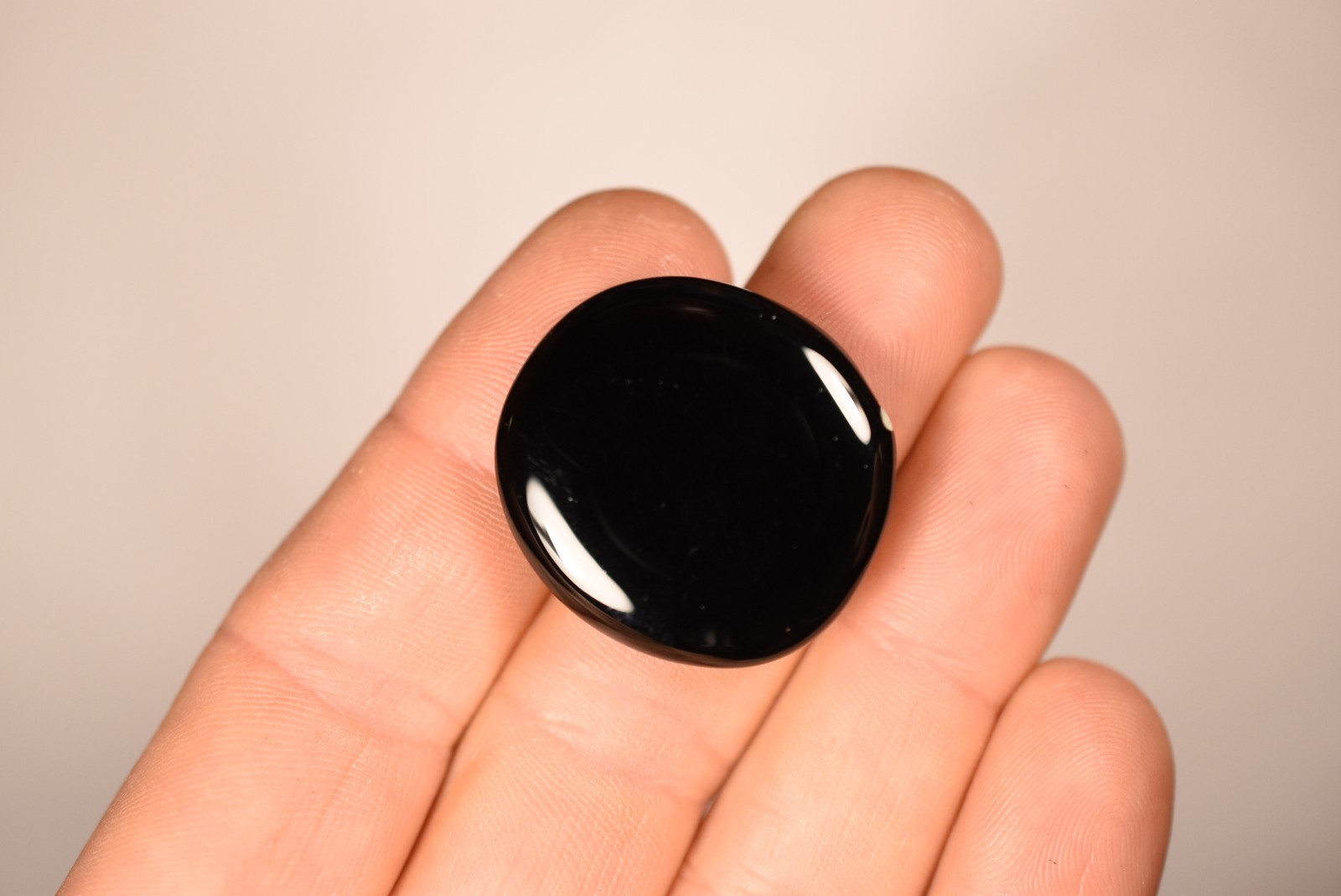 *OBSIDIAN* Flat Stone 3cm 8.9g Palm Worry Natural Stone Protection