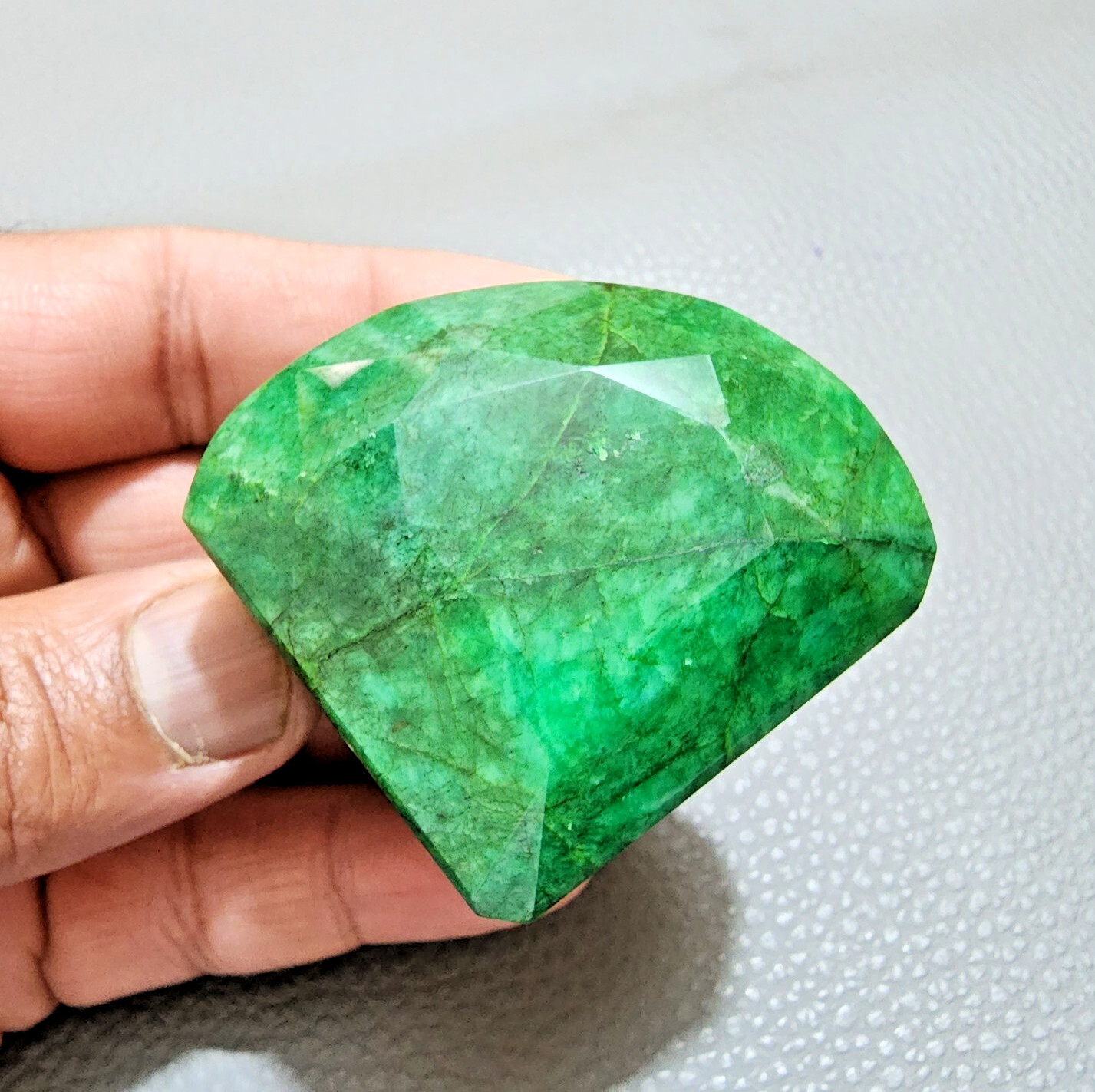666.40 Crt Gorgeous A+ Rare Size Green Brazilian Emerald Loose Gemstone Jewelry