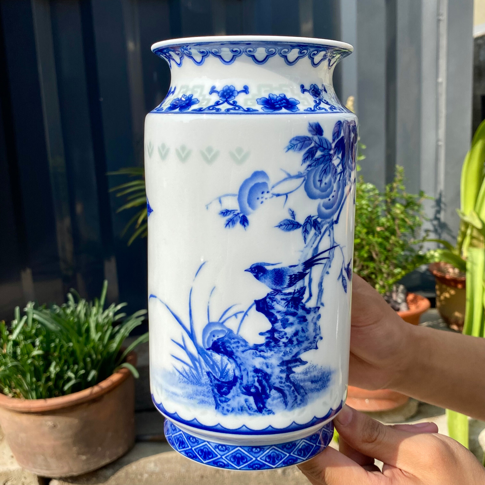 500G Classic landscape painting poetic ceramic vase from Jingdezhen, China