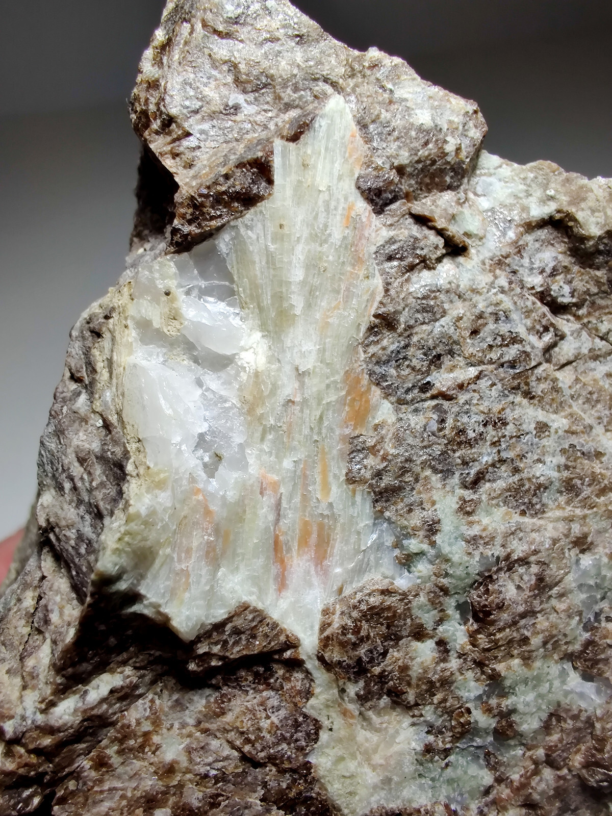 Wollastonite, Garnet, Diopside rock, fluorescent. Sweden. 734 grams.