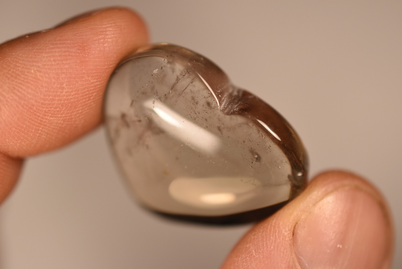 *SMOKEY QUARTZ* Heart 3.2cm 13.9g Carving Smoky Natural Flat Palm Stone