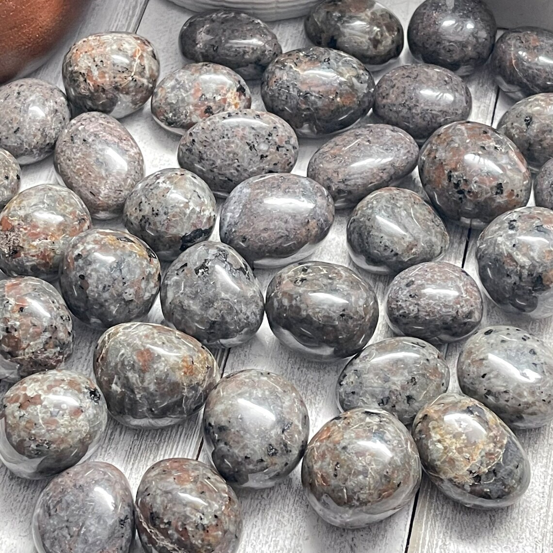 Natural Yooperlite Tumble Stones UV Reactive Polished Palm Pocket Glowing Stone