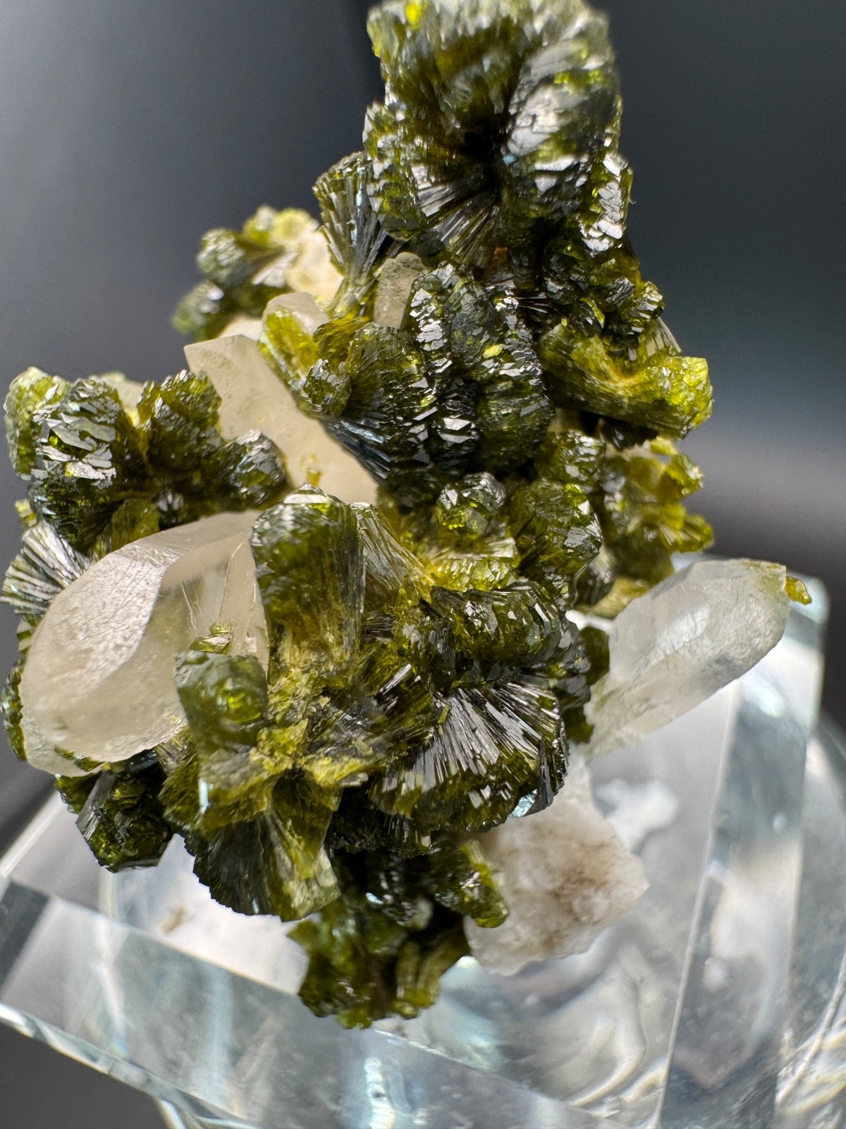 6804 High Quality Gemmy and Bright Green Epidote on Quartz in Perky 15g Morocco
