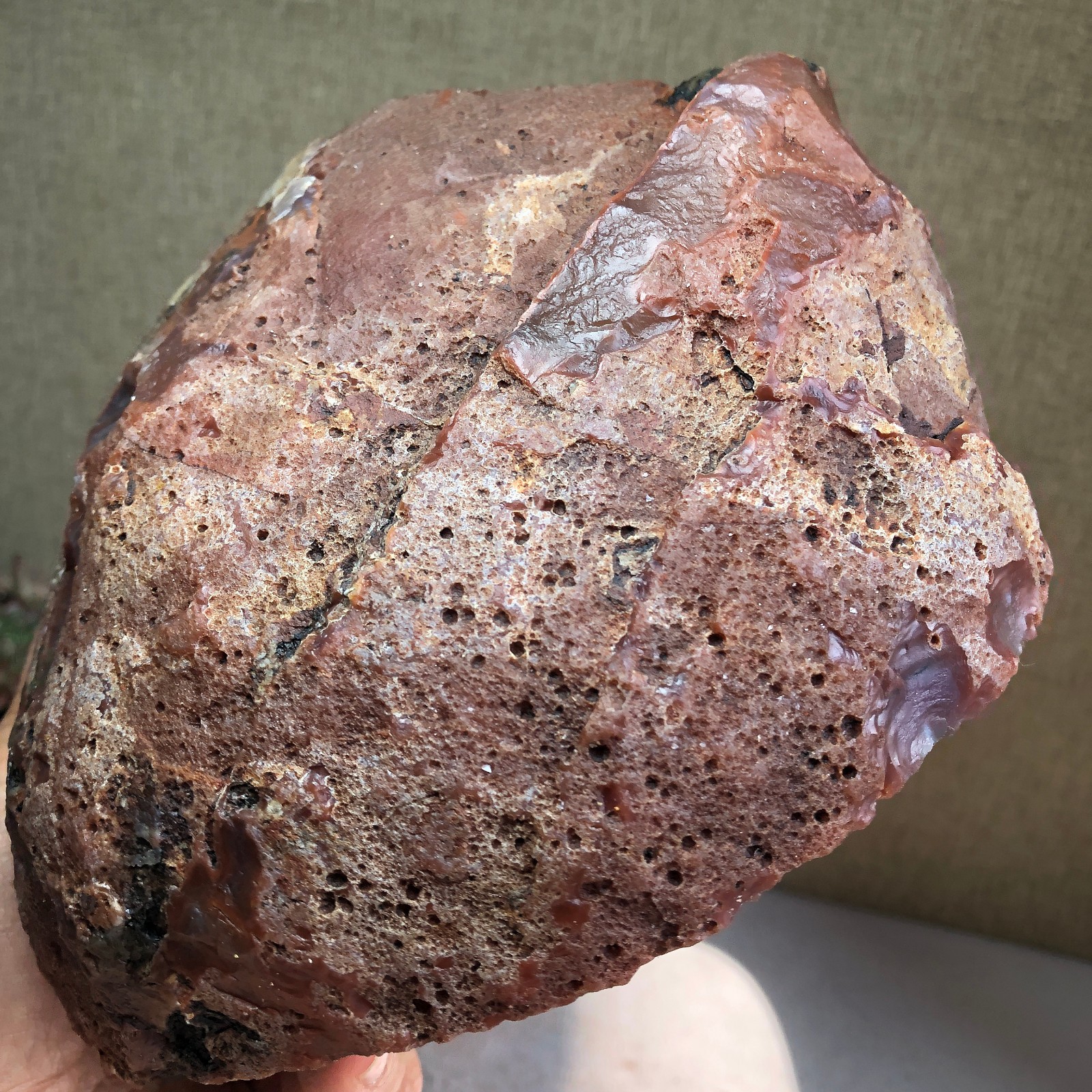 137mm Natural agate stone uncut block original Crystal specimens 1.92kg A3635