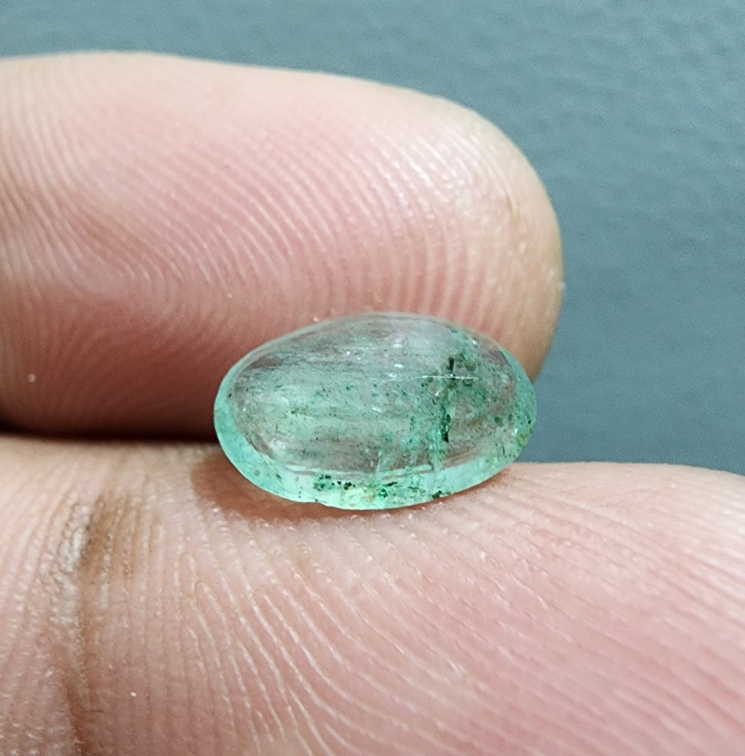 100% Natural Top Green Colombian Emerald Faceted 2 Crt Oval Shape Loose Gemstone