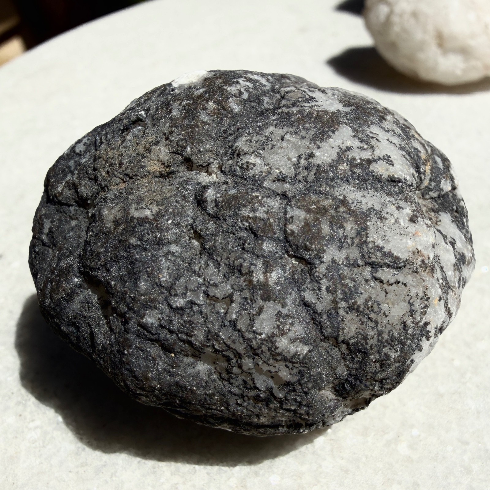 Wholesale Lot – 2 lbs Natural Unbroken Quartz Geode – 12 to 16 PCS