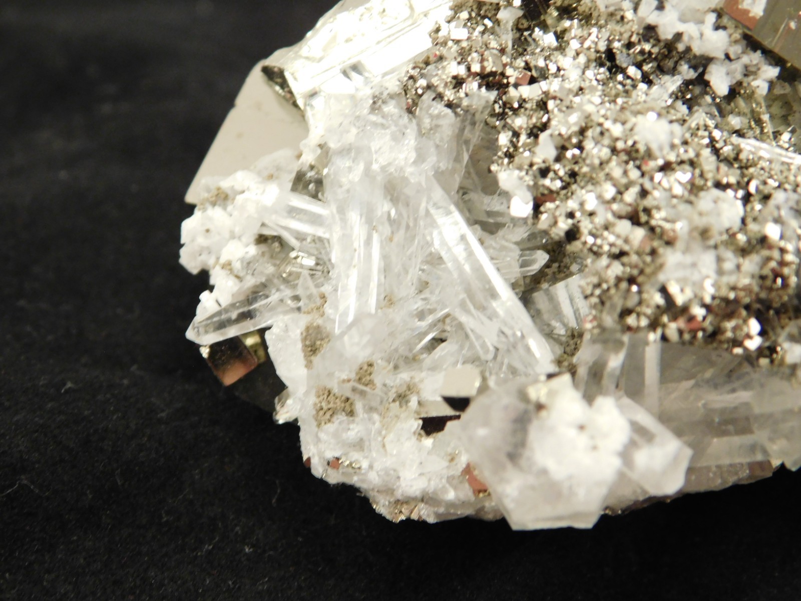 Larger! SUPER Nice PYRITE Crystal CUBE Cluster with Quartz Peru 297gr