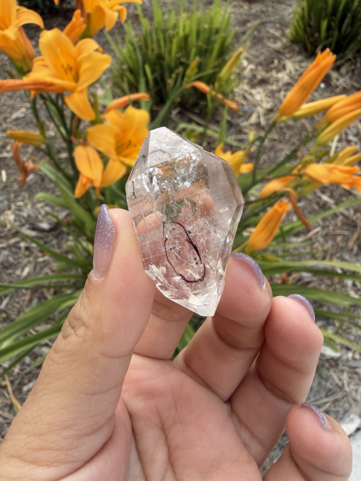 Natural Enhydro Quartz w/ Moving Bubble &/or Carbon/Black Inclusions,A469