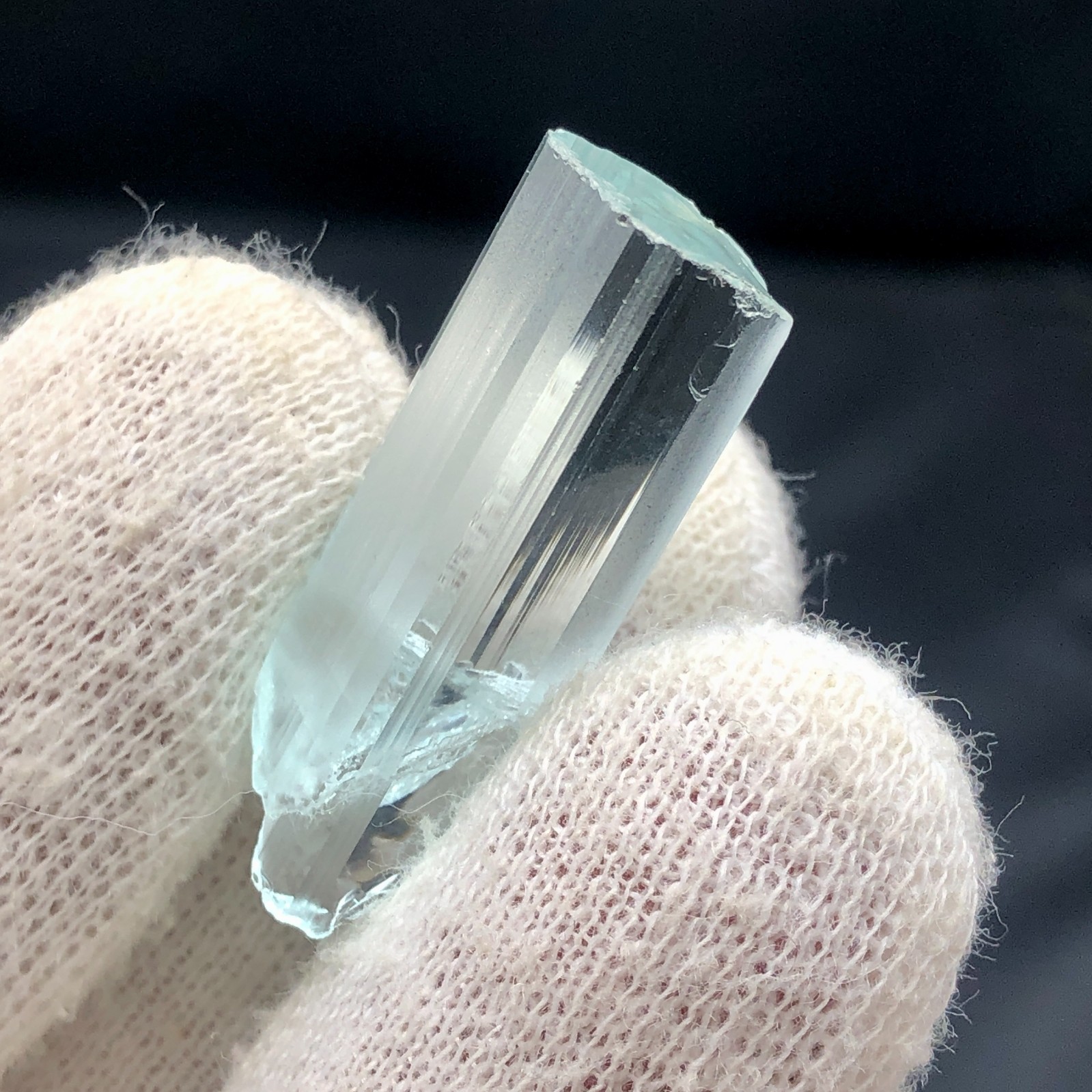 Natural Stunning Loupe Clean Piece of Blue Aquamarine 25.7 Carat’s Crystal