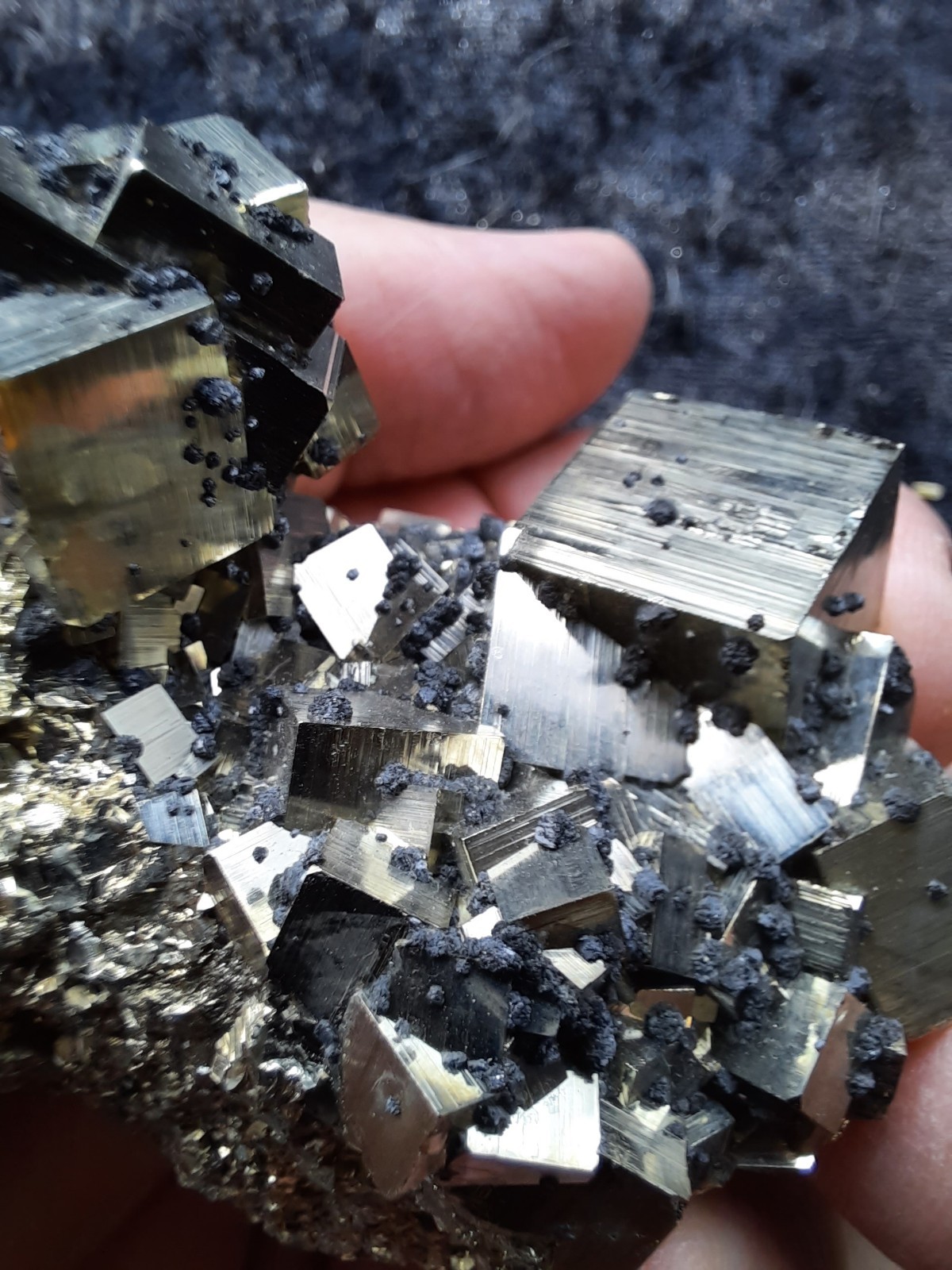100% Natural High Quality PYRITE Crystal CUBE Cluster with SPHALERITE Peru 235gr