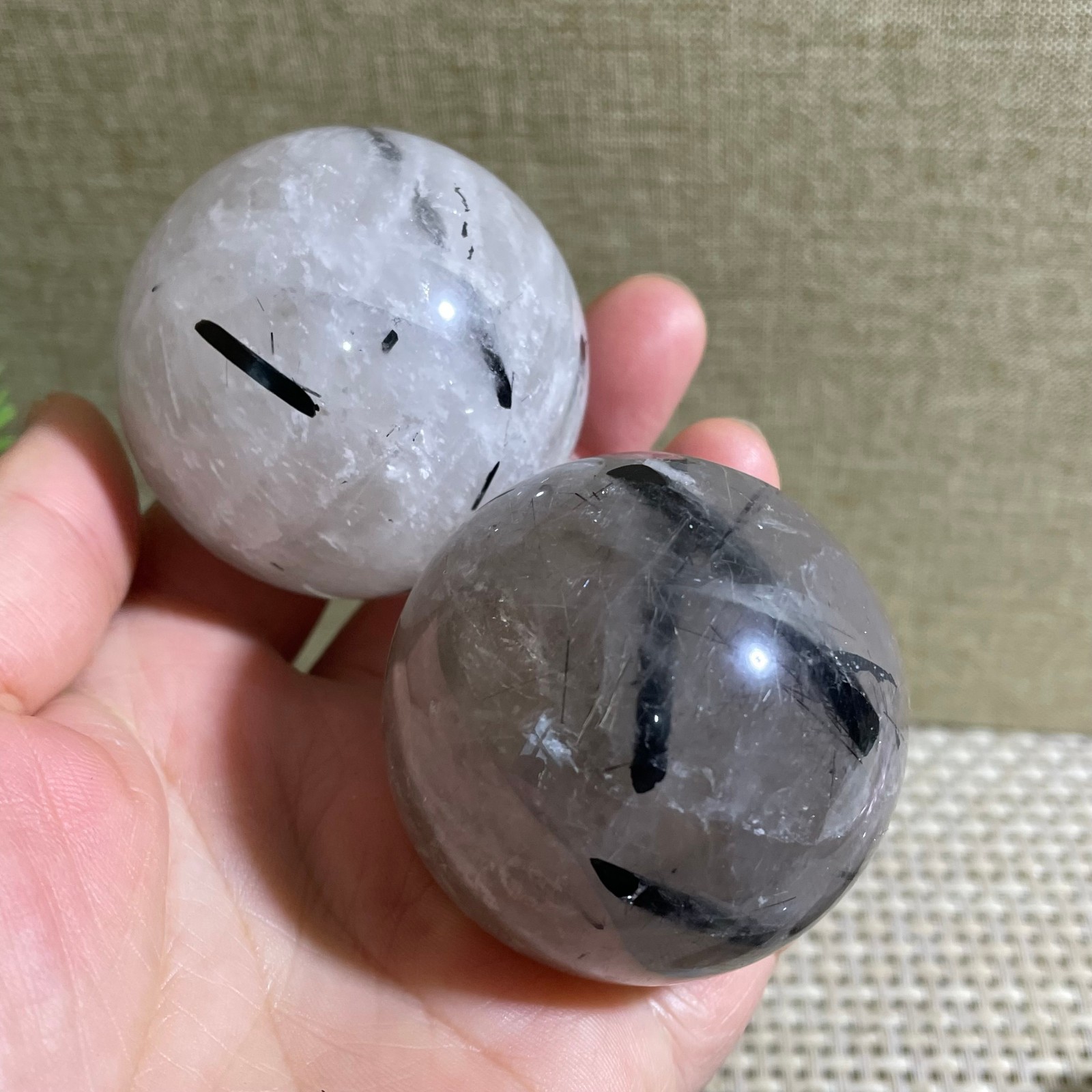 325g Electric stone hand polished ball spiritual decoration