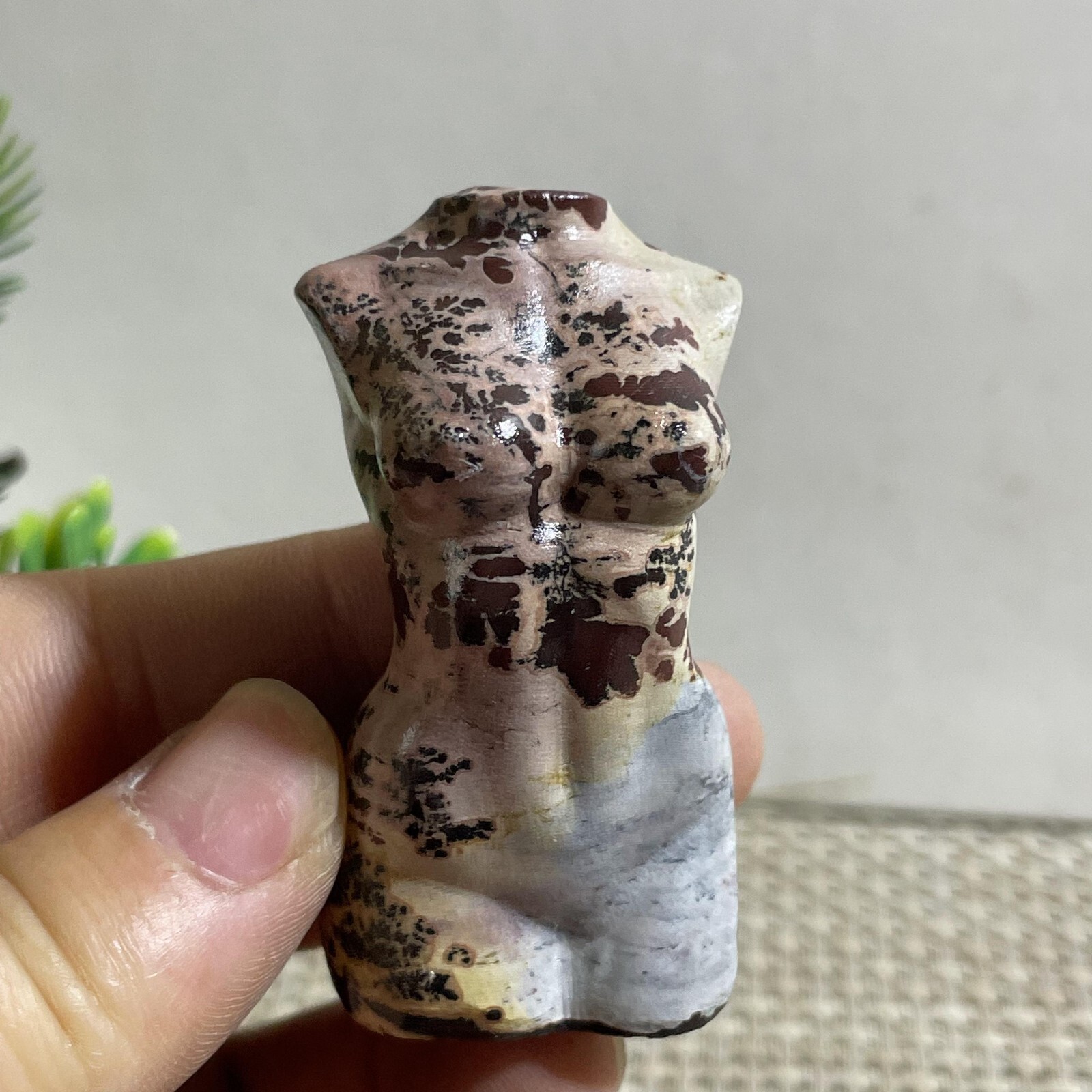 Rare 54G Natural Traditional Chinese PaintingHand Carving Female Model