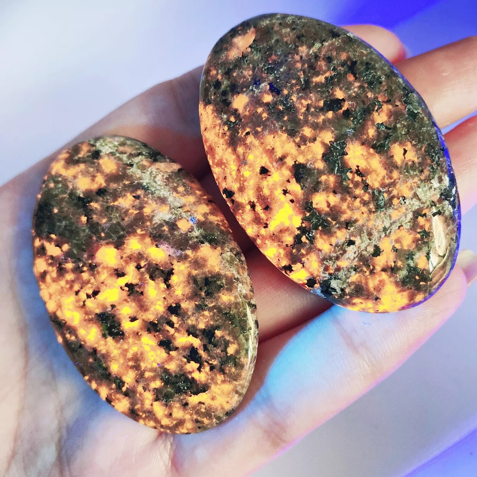Natural flame stone palm Yooperlite Reiki Crystal Quartz Healing Decorate 60mm