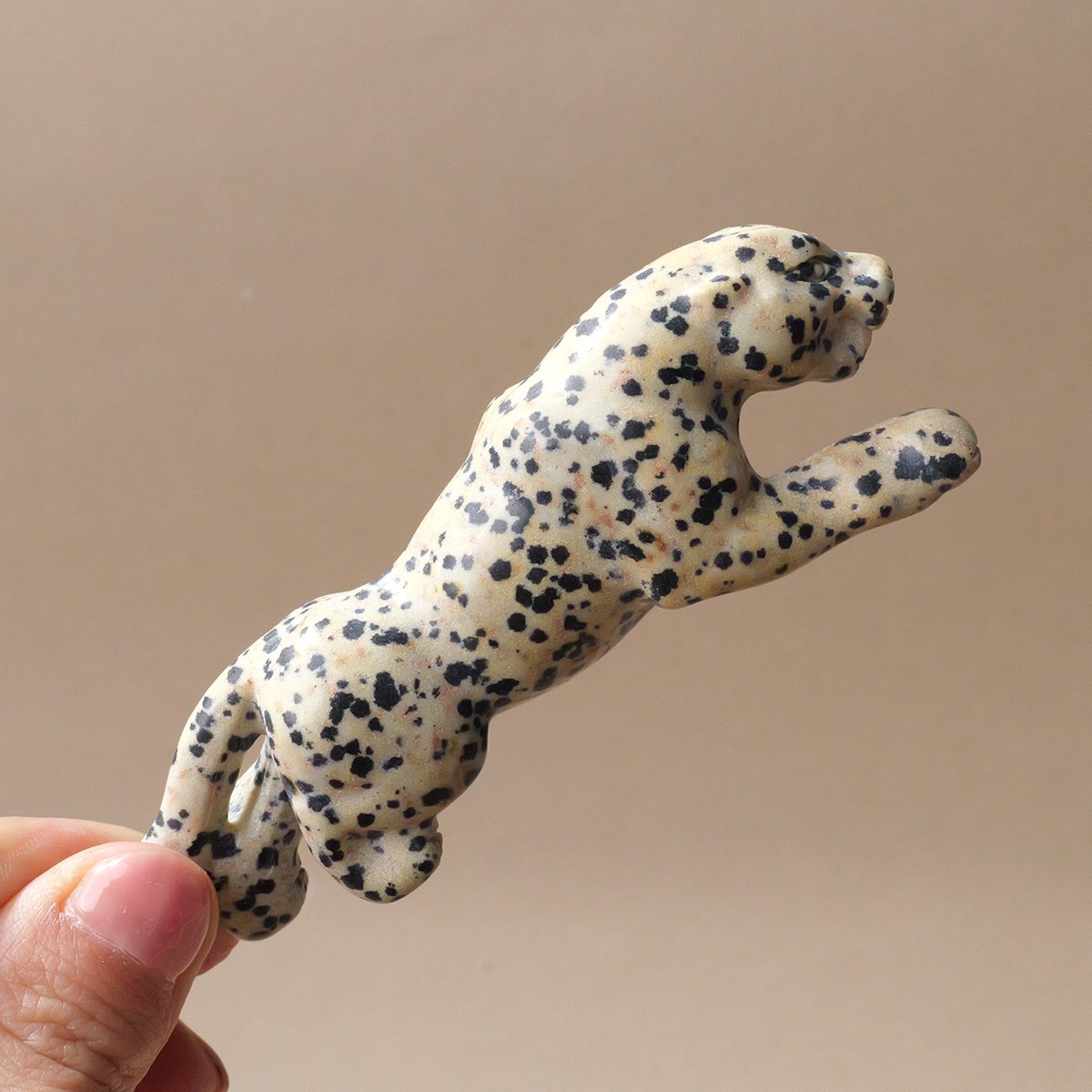 Natural Dalmatian Jasper Leopard Statue Hand Carved Crystal Animal Stone Home
