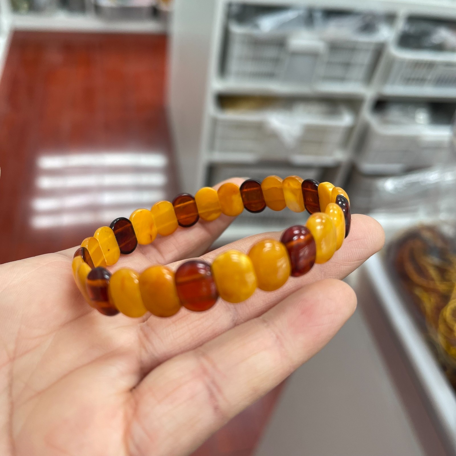 1pc Baltic Honey Amber Beaded Beautiful Stretch Bracelet blood amber 10mm