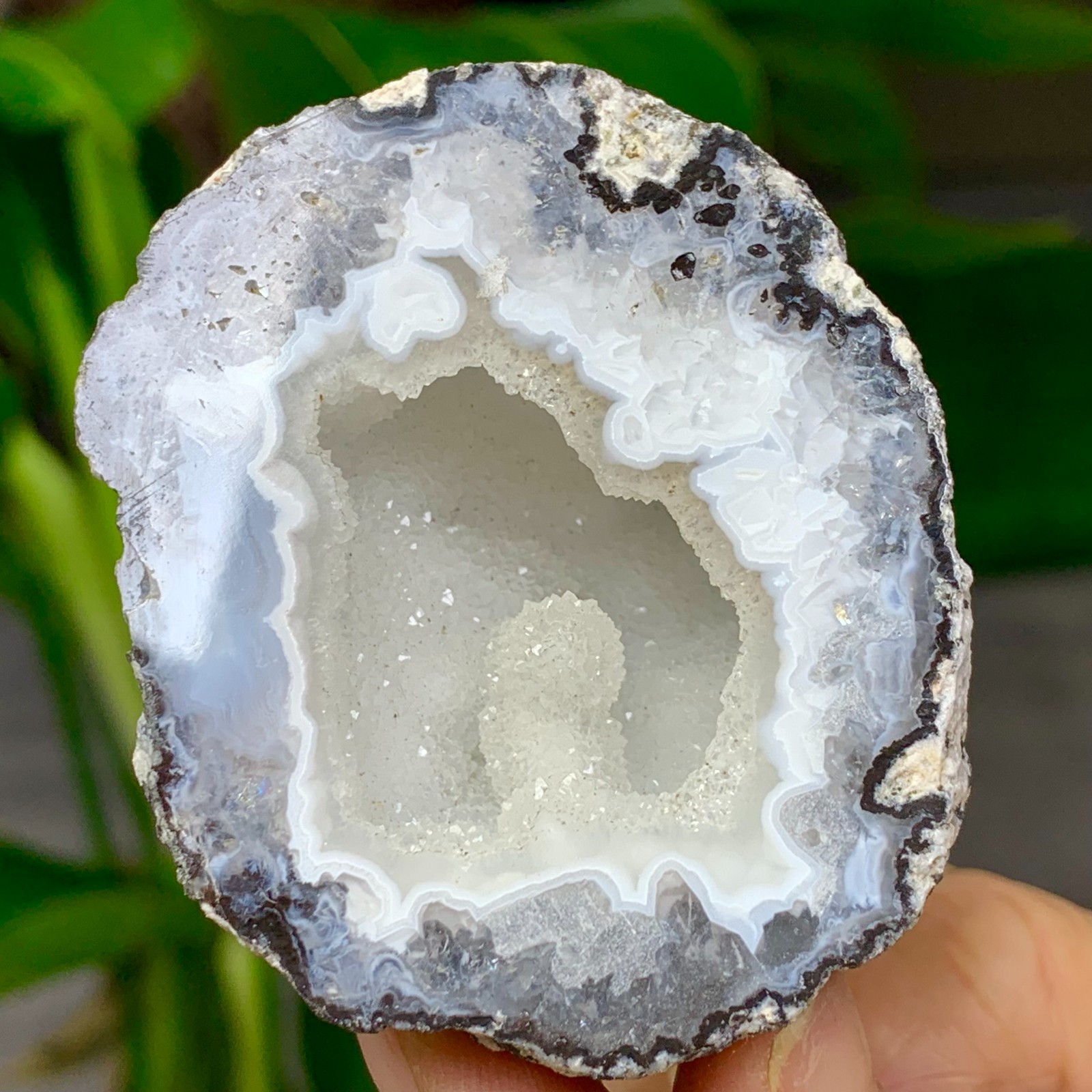 126G Natural agate geode quartz crystal rough sample spiritual energy repairA419