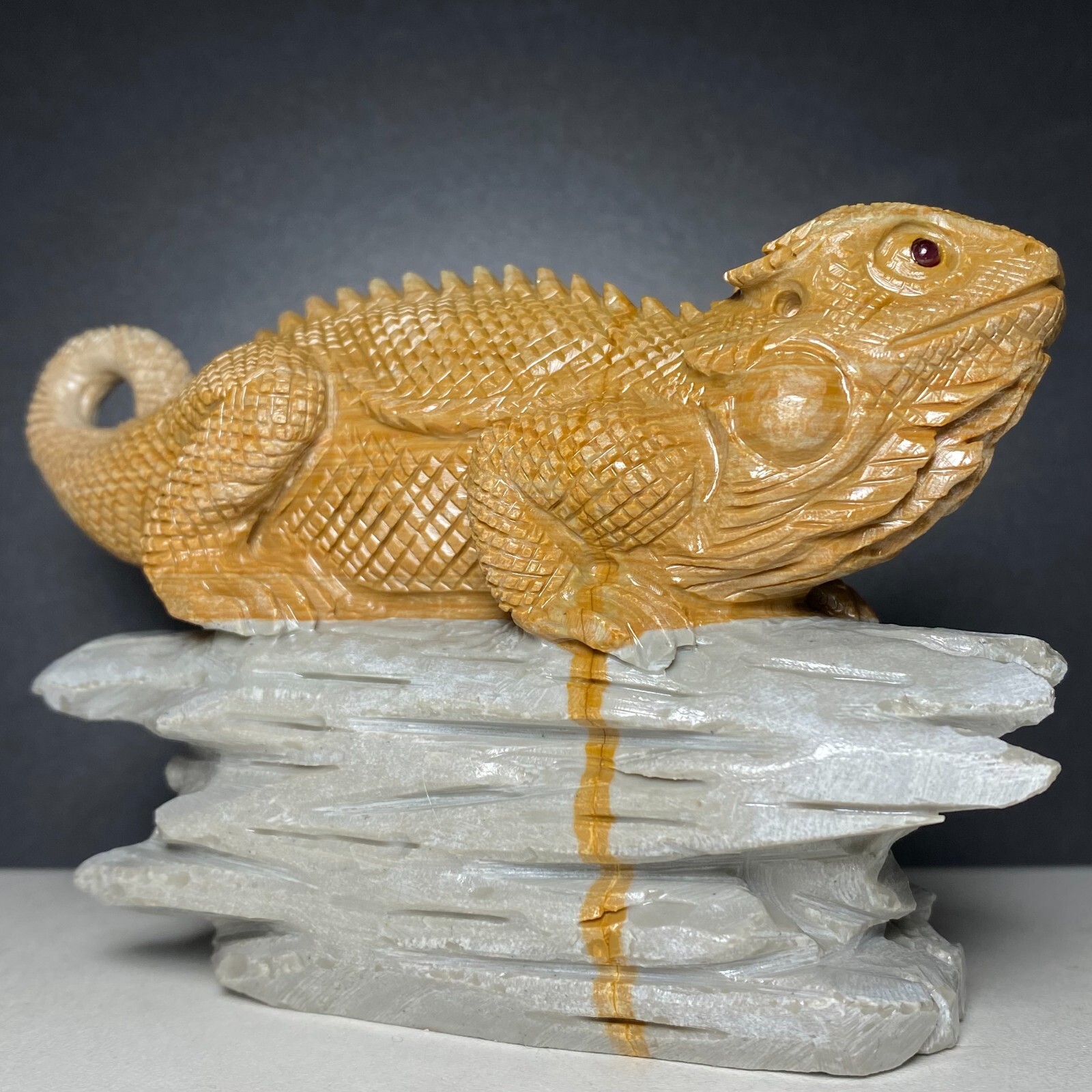 Natural Crystal Cluster Quartz Mineral Specimen Songhua Stone Handcarved Lizard