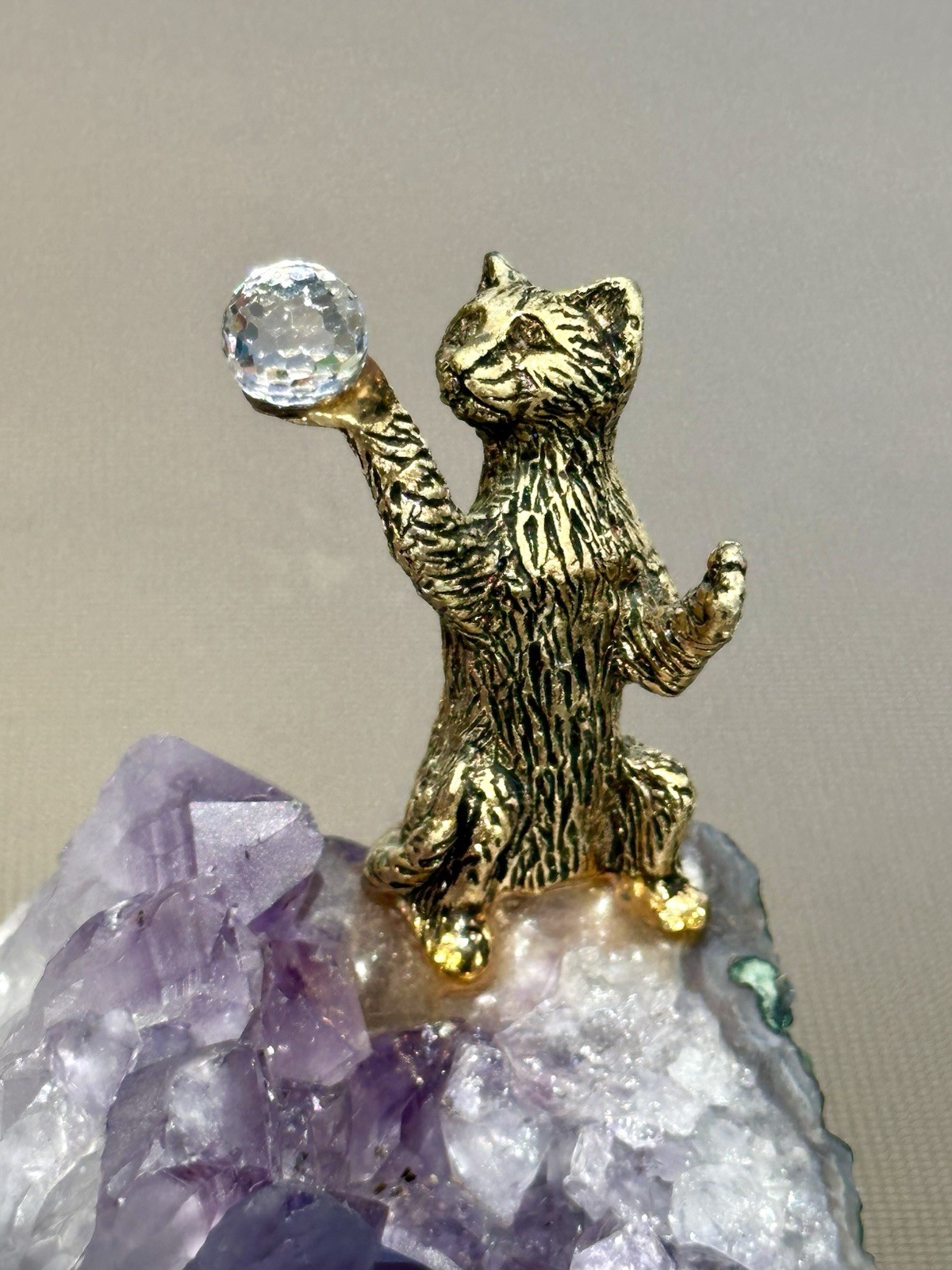 Amethyst Crystal Cluster Geode Slice w/ Brass Metal Cat Figurines Natural Quartz