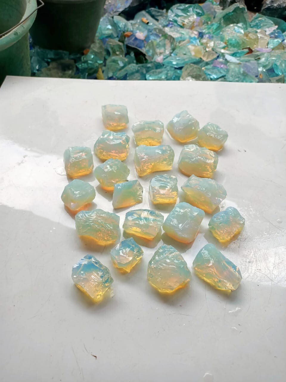 1kg(416B)21pcs/26-62gr “Super high quality translucent rainbow opale” of Andara