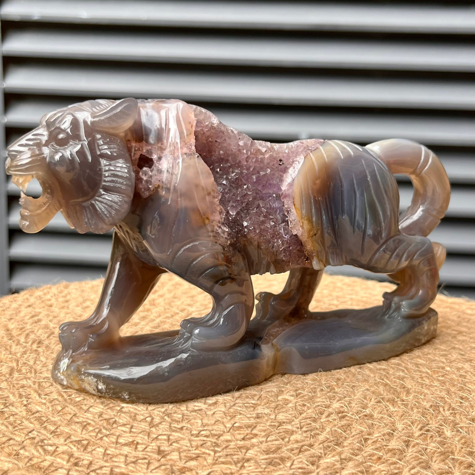 Natural Crystal Tiger Figurine Agate Traditional Stone Art Decor 860 g