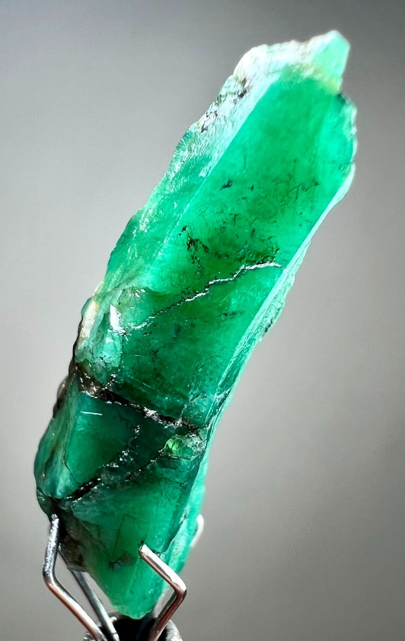 10CT, Natural Top Green Emerald Long Crystal From Panjshir Afghanistan