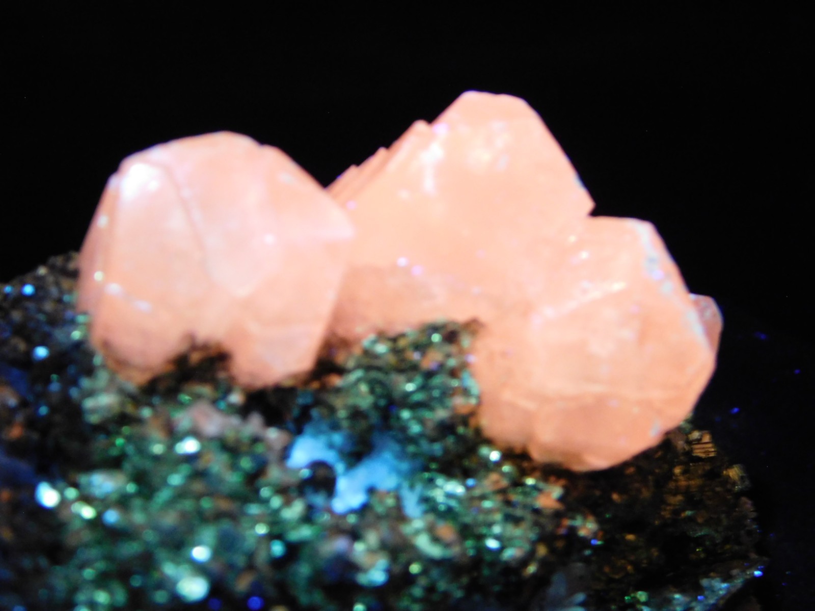 Larger! FLUORESCENT Calcite CRYSTAL Cluster on PYRITE Peru 261gr