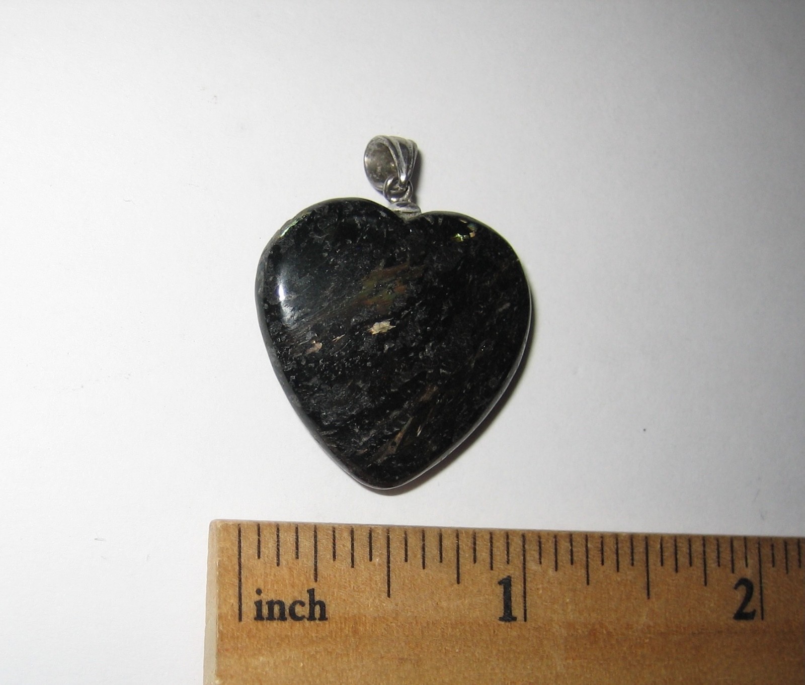 25mm RARE! POLISHED NATURAL AUTHENTIC NUUMMITE STONE HEART PENDANT GREENLAND *1