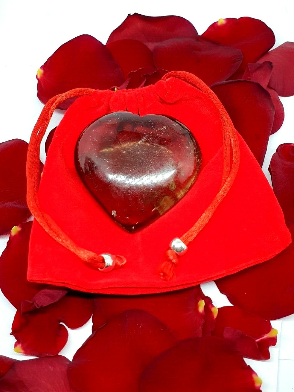 Smoky Quartz Heart Carving Real Crystal Protective Energy 86g 5.5 x 5 x 1.5cm s5