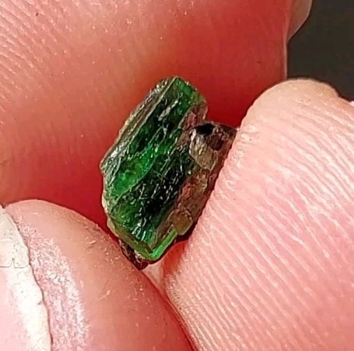 RARE GLOWING GEM DT EMERALD FROM ETHIOPIA