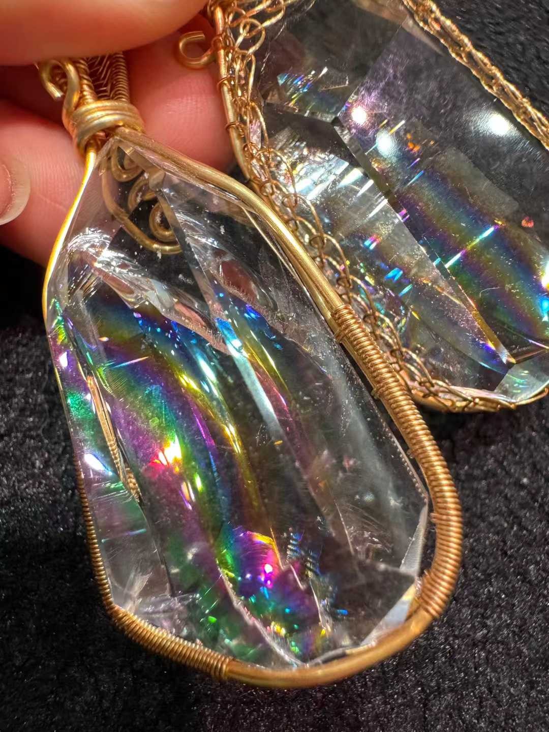1pc A++ Natural Rainbow White Quartz Crystal Pendant Reiki Healing Gift