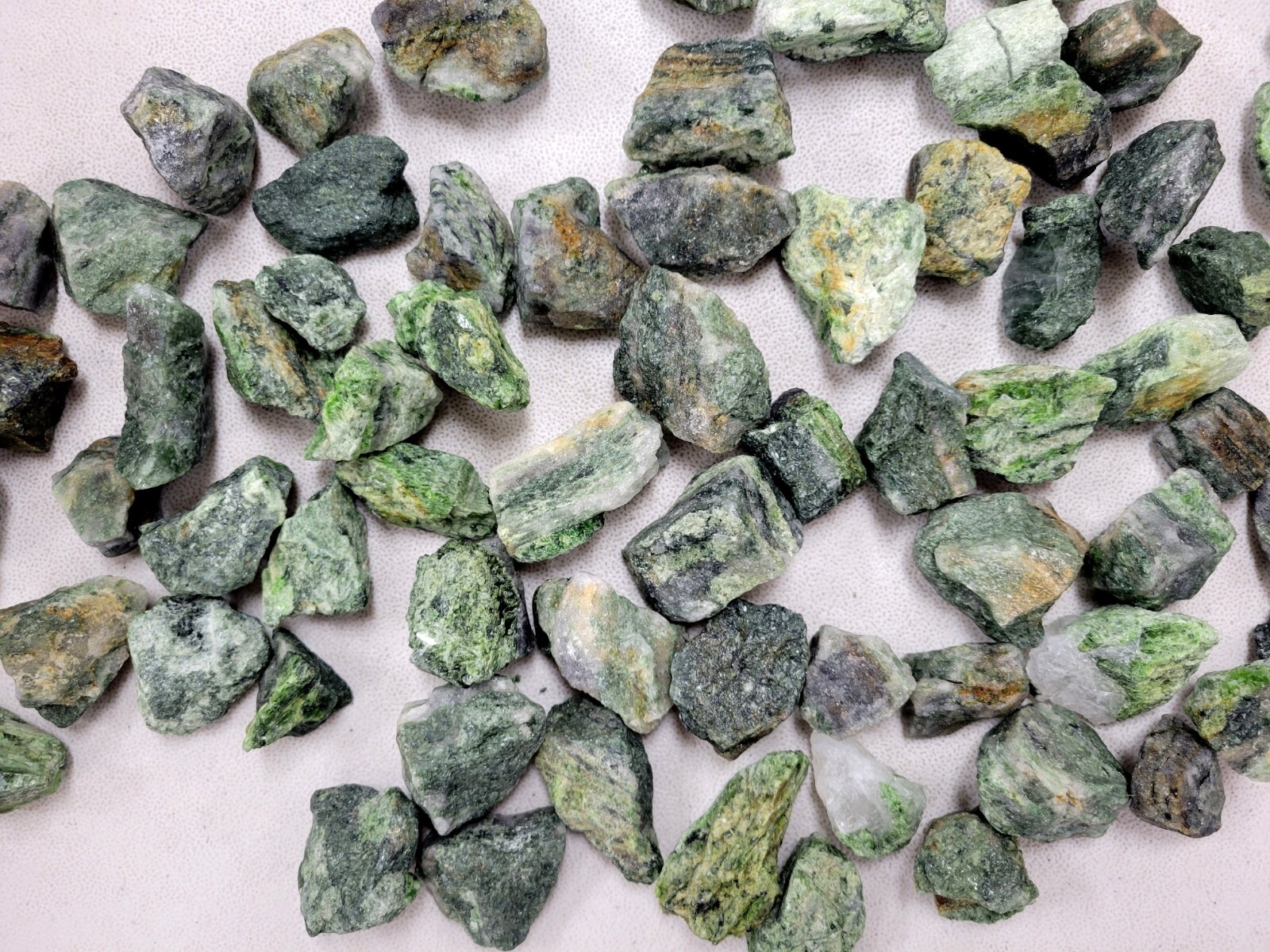 ROUGH DIOPSIDE CRYSTAL STONES BULK FROM BRAZIL RAW GREEN GEMSTONE FOR TUMBLING