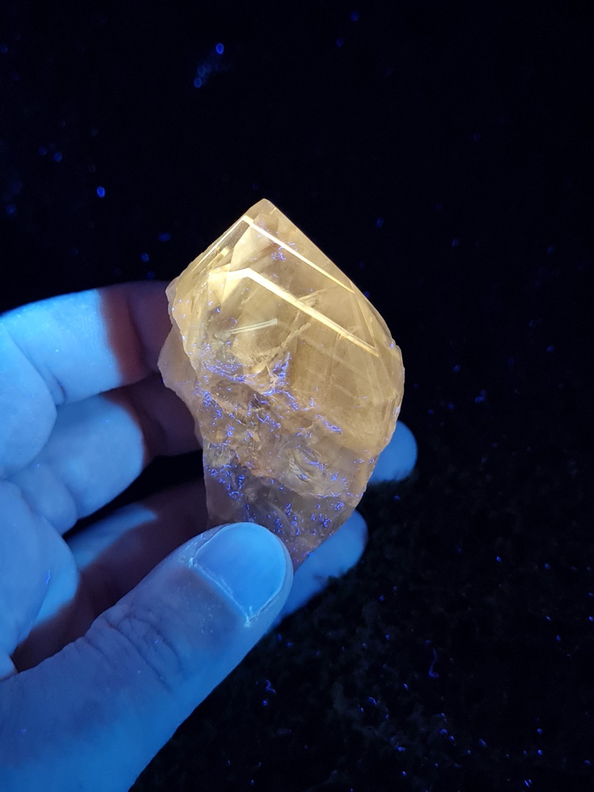 Powellite Amethyst Rough Point Wand From Bahia, Brazil, Uv-reactive, 77g