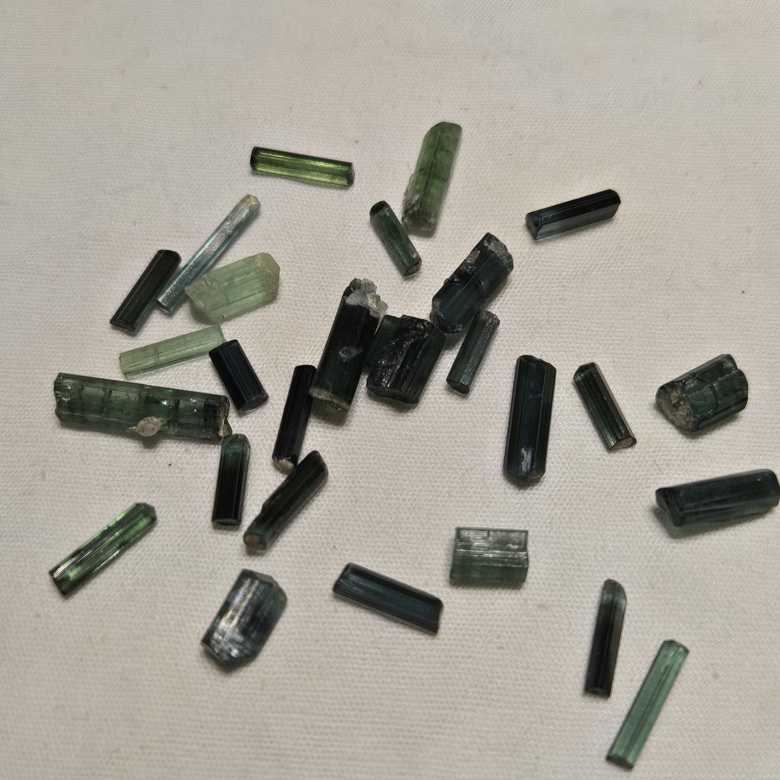 Tourmaline crystal blue green all natural mine rough 25.65ct Lot