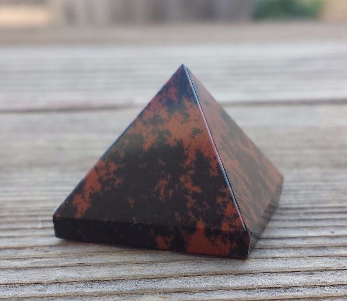 NATURAL MAHOGANY OBSIDIAN MEDIUM GEMSTONE PYRAMID 27-30mm