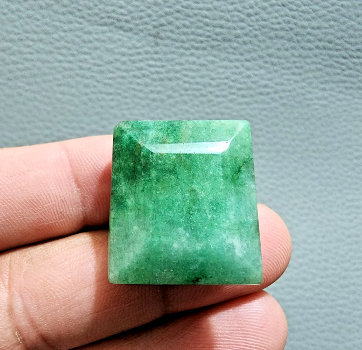 Top AAA+ Green Brazilian Emerald 70.60Crt Large Size Gemstone Jewelry For Making