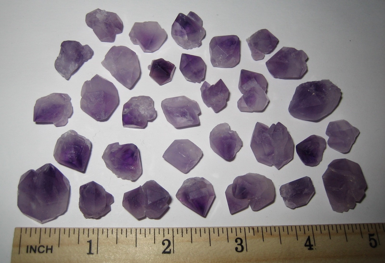 30 SMALL NATURAL ROUGH 0.3″- 0.8″ LIGHT PURPLE AMETHYST CRYSTALS ~ 70.9grams *8