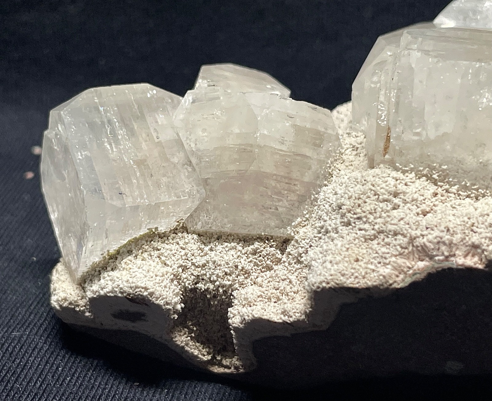 NATURAL APOPLLITE QUARTZ WITH UNIQUE TEXTURE NATURAL STUNNING STONE