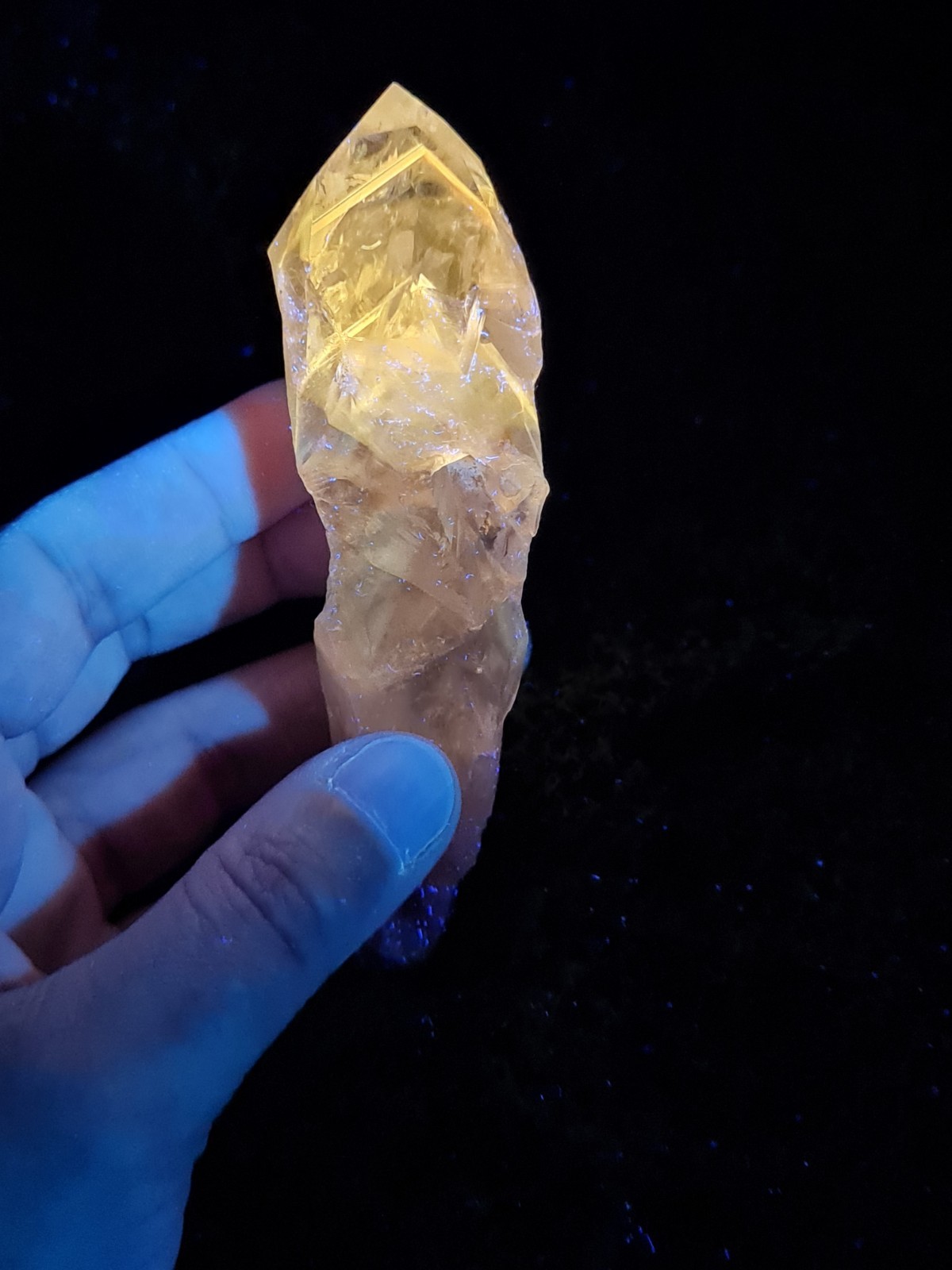 Powellite Amethyst Rough Point Wand From Bahia, Brazil, Uv-reactive, 111g