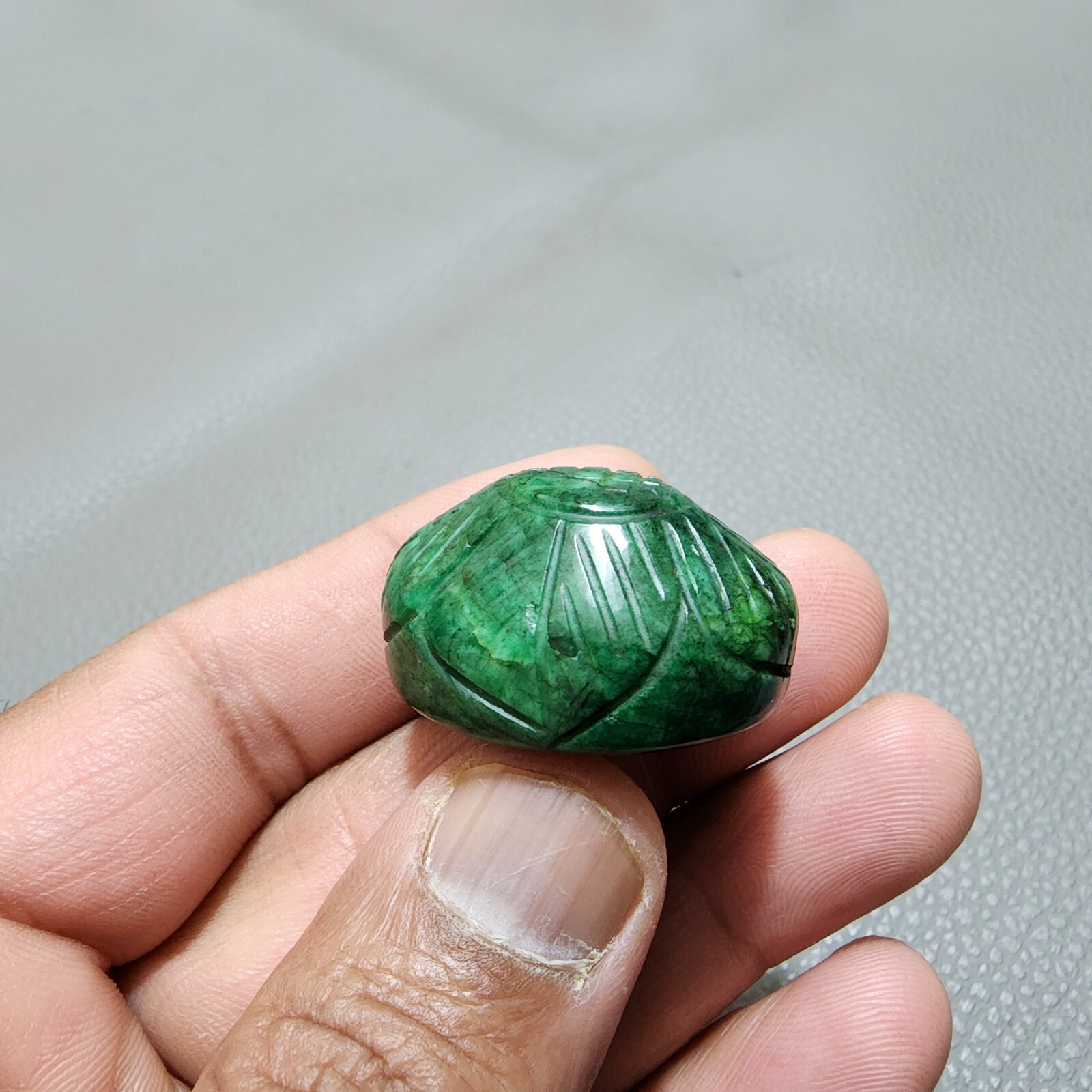 113.40 Crt Lovely Top Green Brazilian Emerald Carving Loose Gemstone For Jewelry