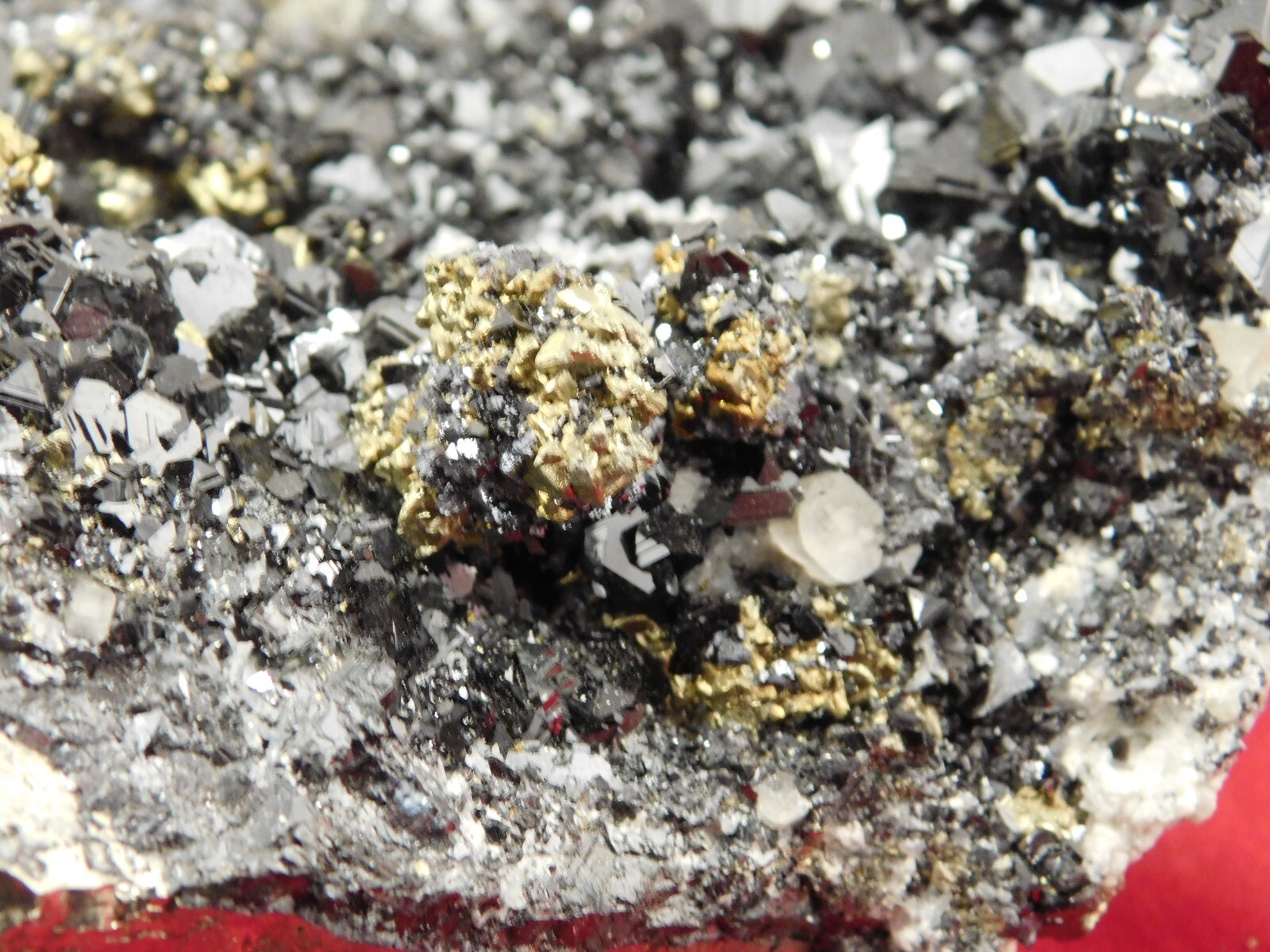 BIG! PYRAMID Shaped Pyrite Crystal Cluster w Sphalerite and Chalcopyrite 878gr