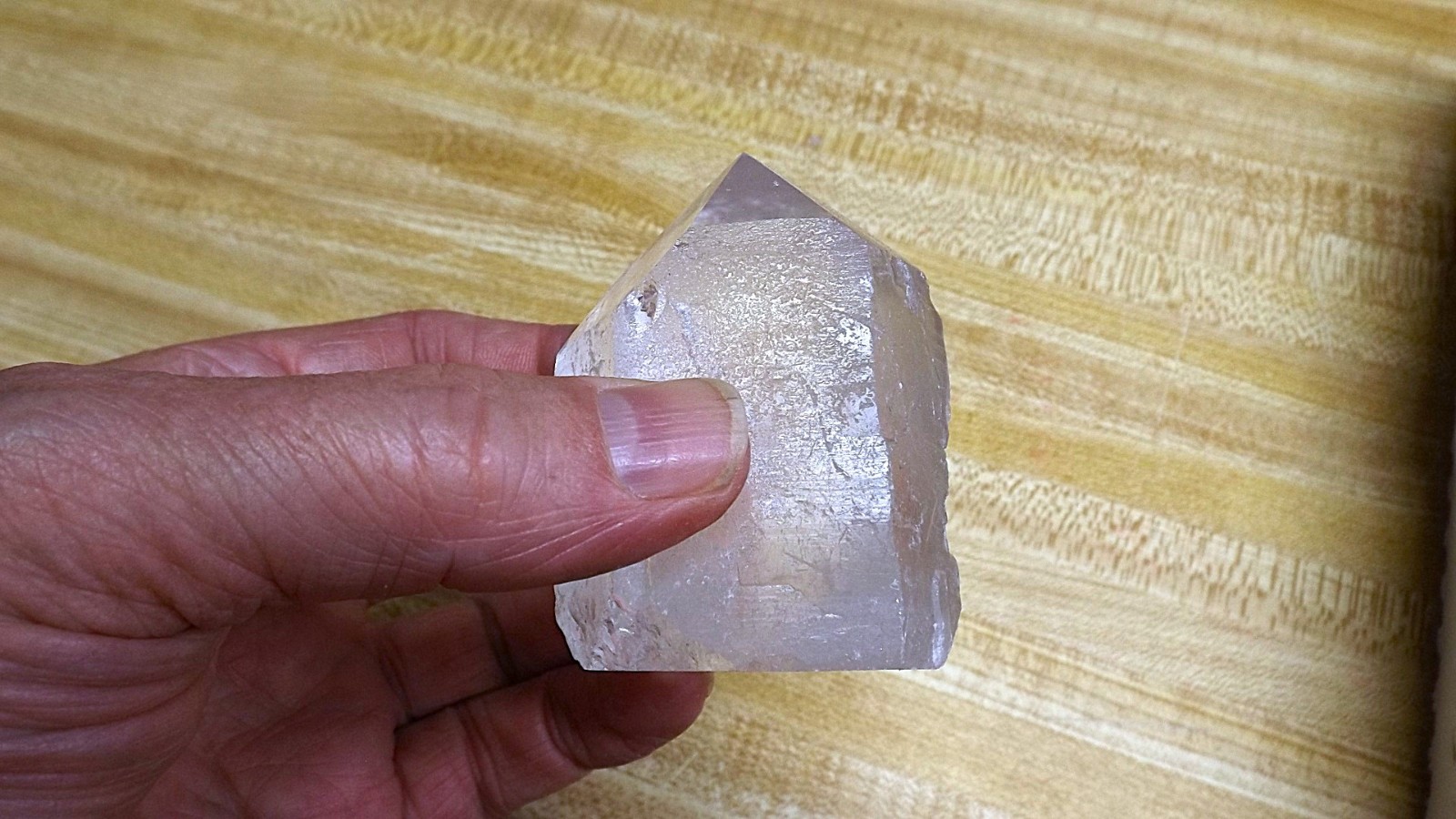 10 POUND LOT – 20 WHOLE CUT BOTTOM STANDING QUARTZ CRYSTALS