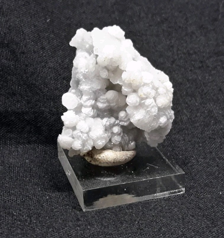 35mm CALCITE with Druzy QUARTZ from Chihuahua, Mexico FLUORESCENT