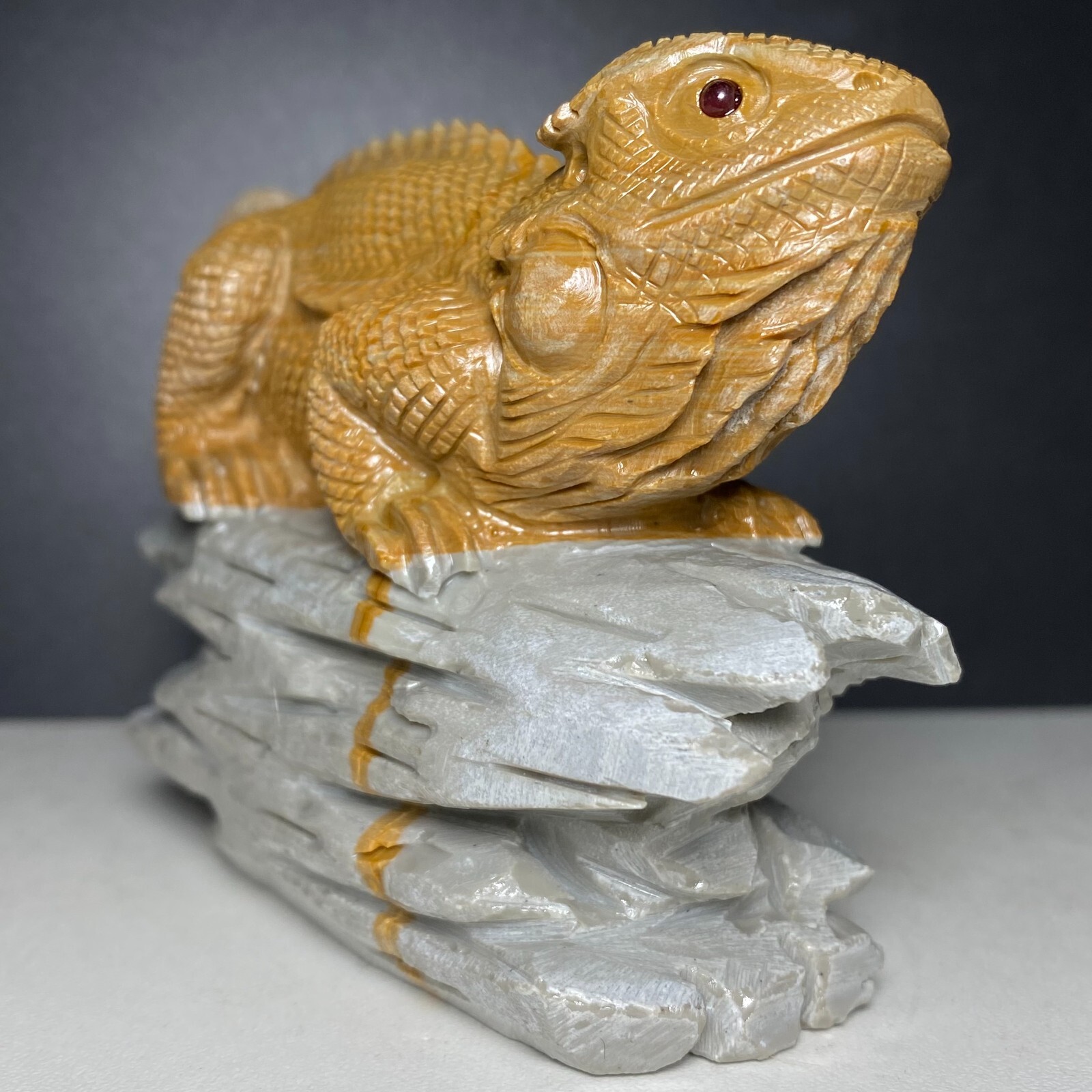 Natural Crystal Cluster Quartz Mineral Specimen Songhua Stone Handcarved Lizard