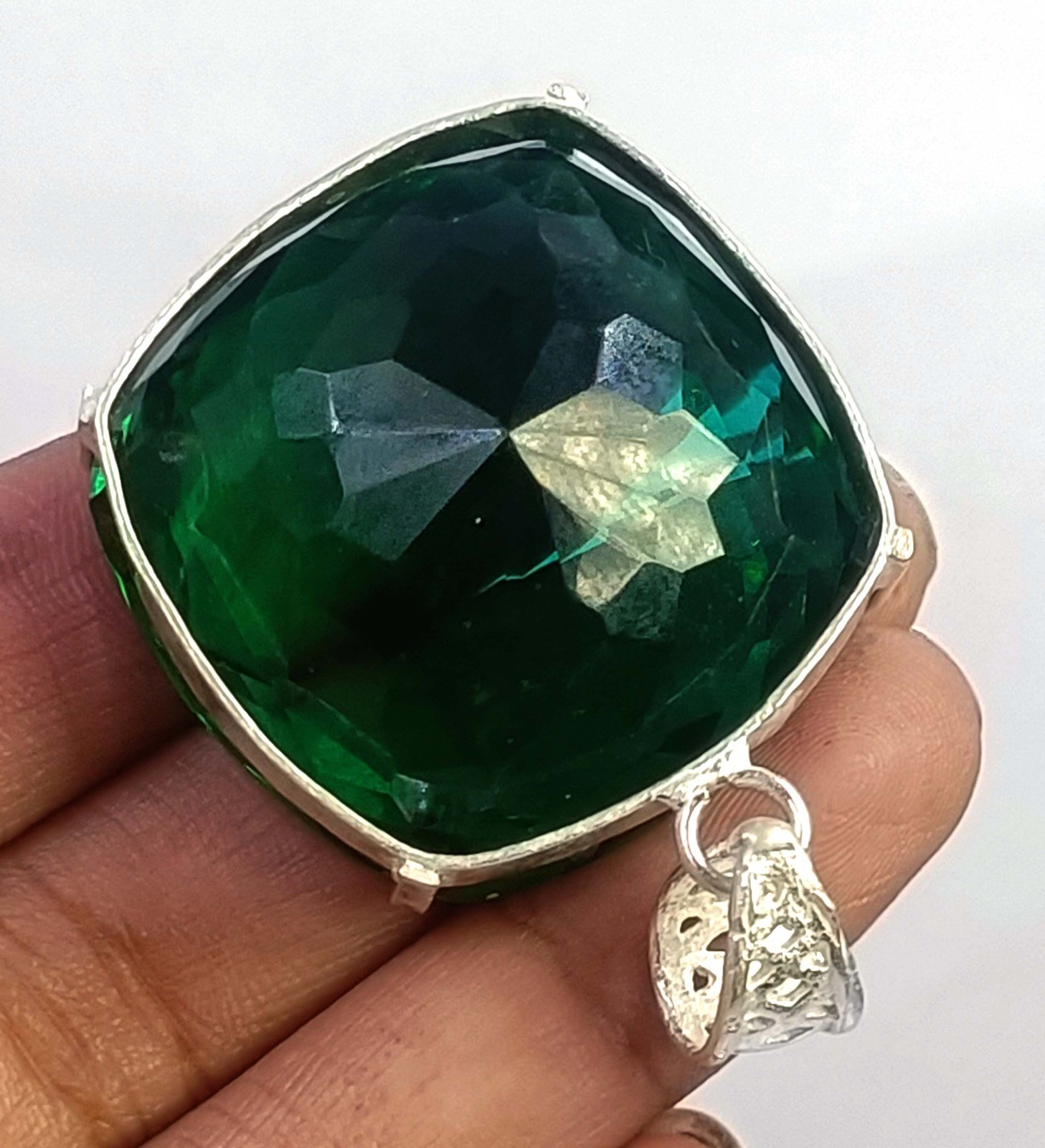 122 Ct Natural Green Emerald Cushion Shape 925 Silver Pendant IGL Gems 6JDV