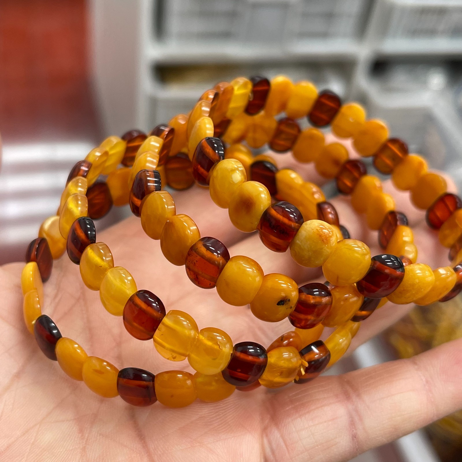 1pc Baltic Honey Amber Beaded Beautiful Stretch Bracelet blood amber 10mm