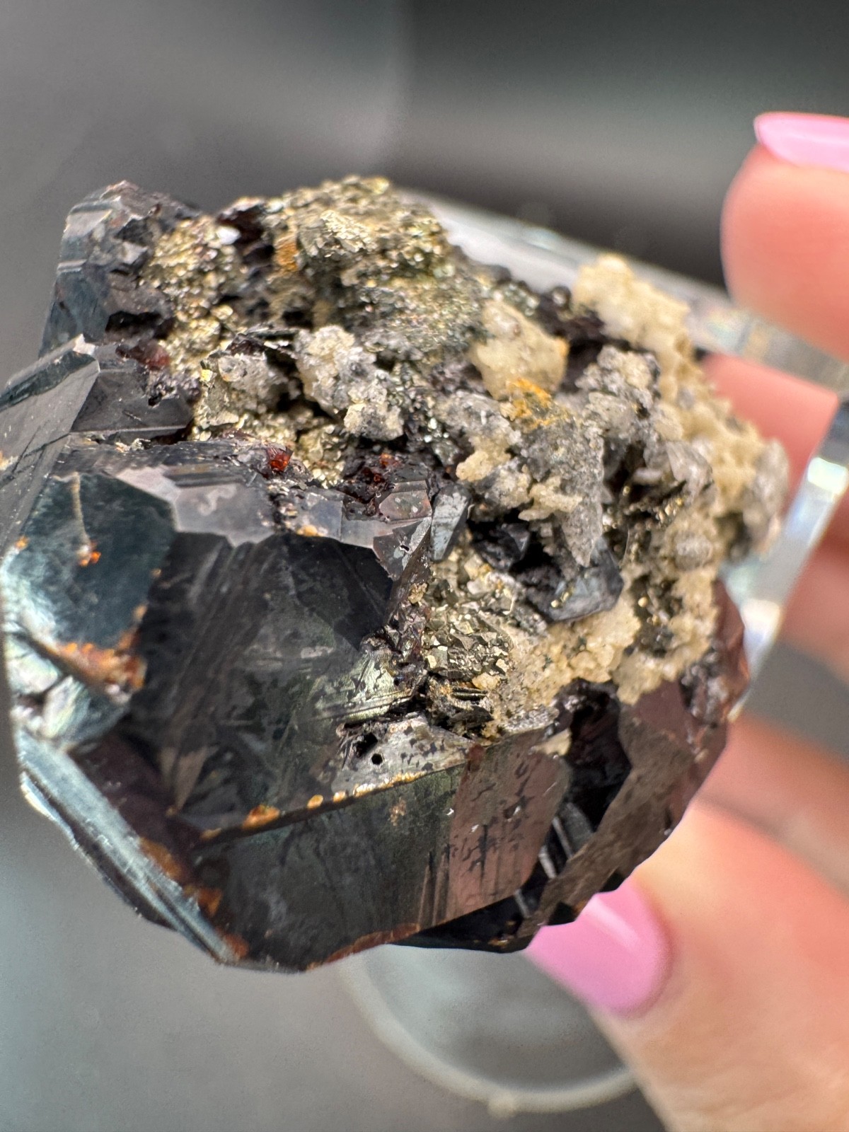 6821 Sphalerite Crystals with Bright UV Fluorescence Santa Eulalia, MX 34g