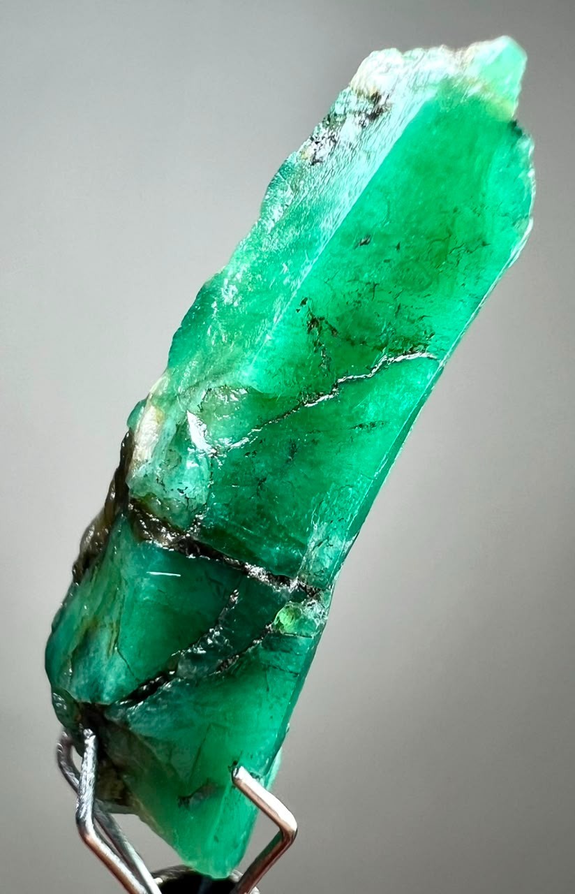 10CT, Natural Top Green Emerald Long Crystal From Panjshir Afghanistan