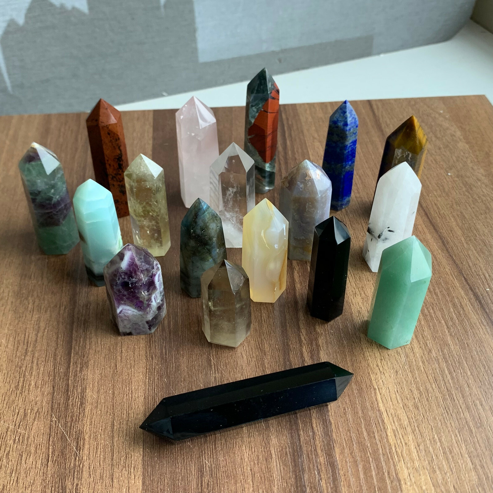 send randomly 18pcs a lot Natural quartz obelisk crystal wand point healing