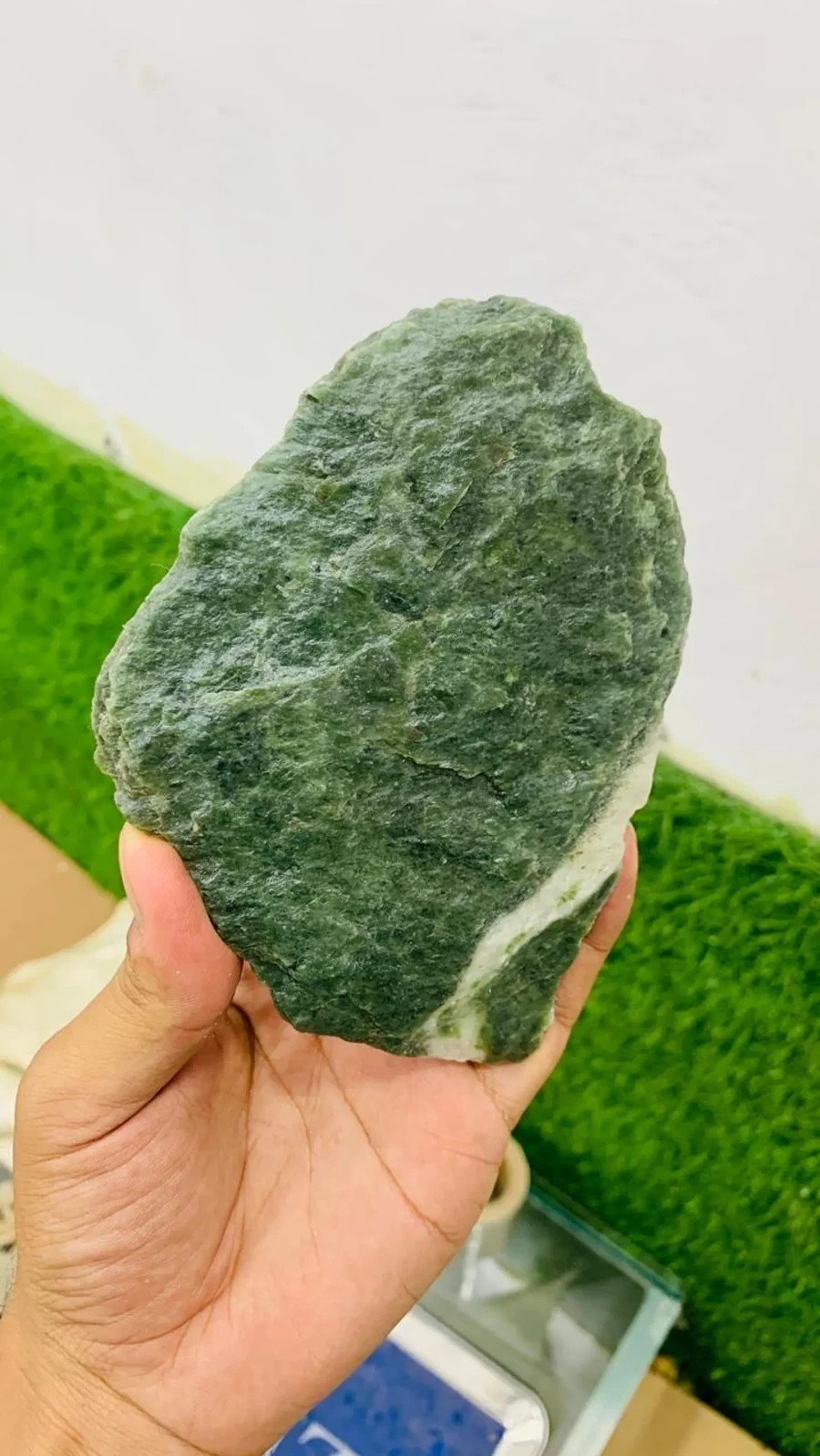 Natural Raw Nephrite Jade Specimen 290g Green Jade Rough Stone From Afghanistan