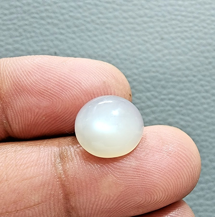 5.85Ct White Moonstone Cabochon Oval Shape Eye-Clean Loose Gemstone For Ring